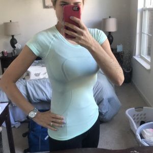 Lululemon lightweight top- Mint